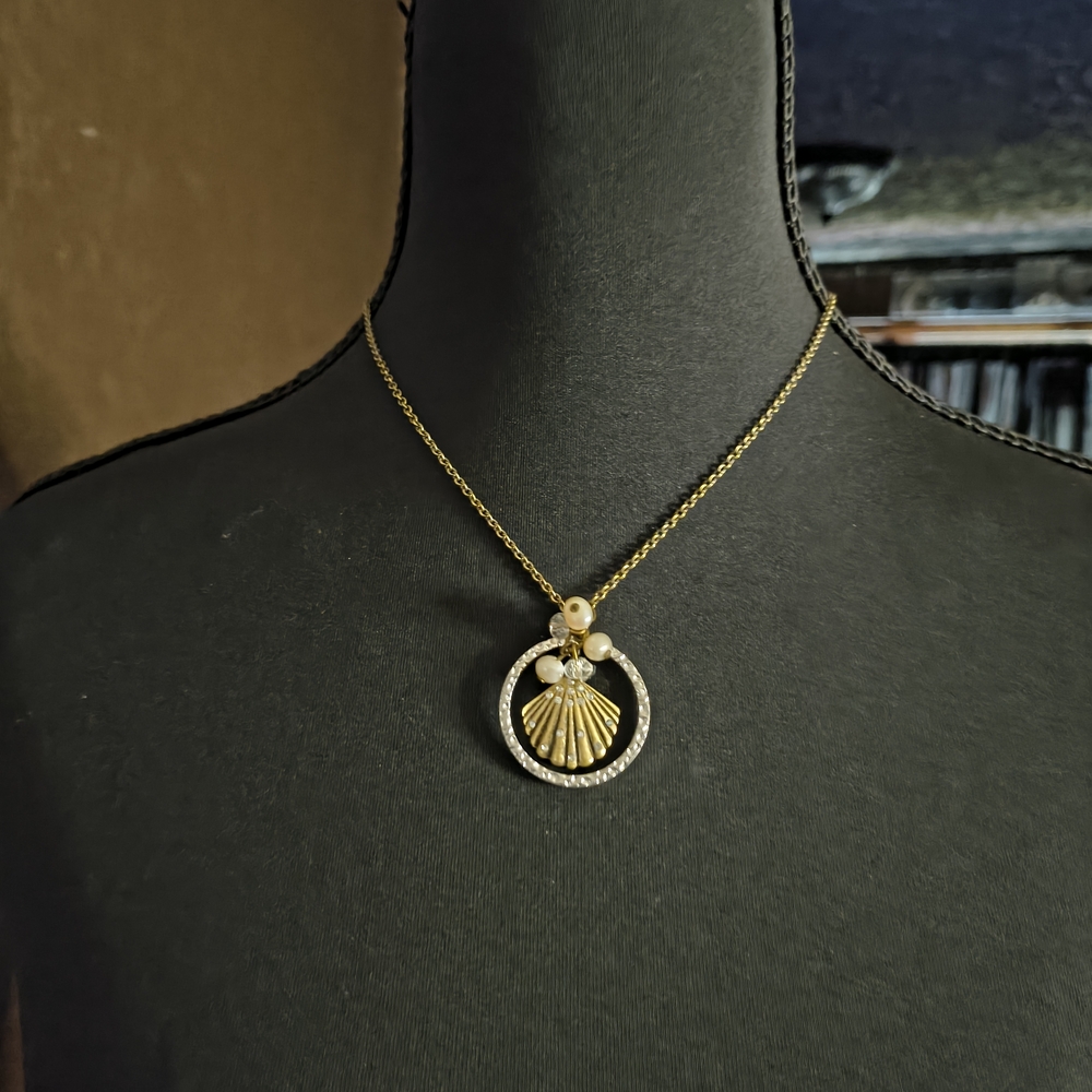 Goldtone Shell Pendant Necklace with Pearl